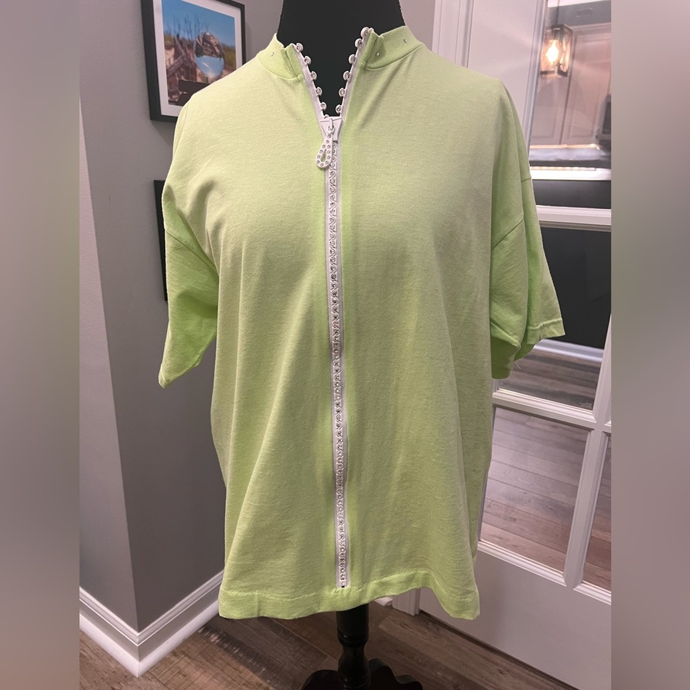 Light Green Zip-Front Short Sleeve Top with rhinestone zipper! Sz XL